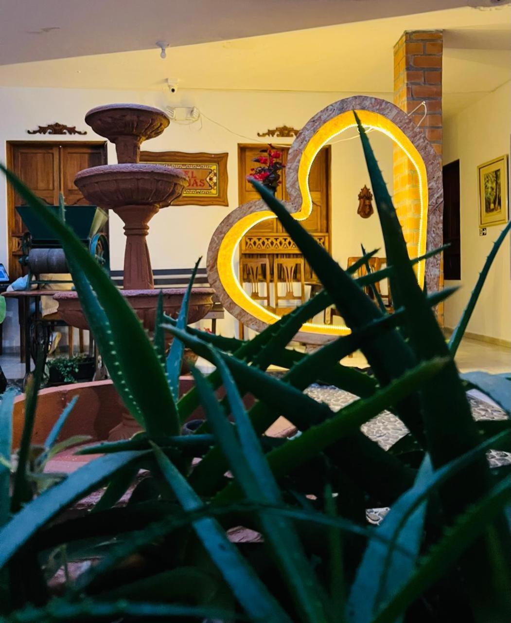 Hotel Barajas Jardin Exterior photo